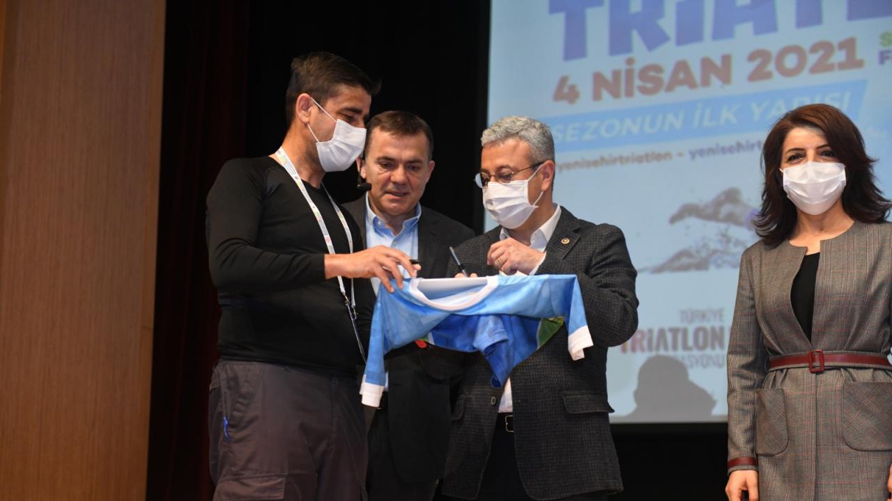 Başkan Özyiğit: Triatlon Mersin’e büyük katkı sunacak
