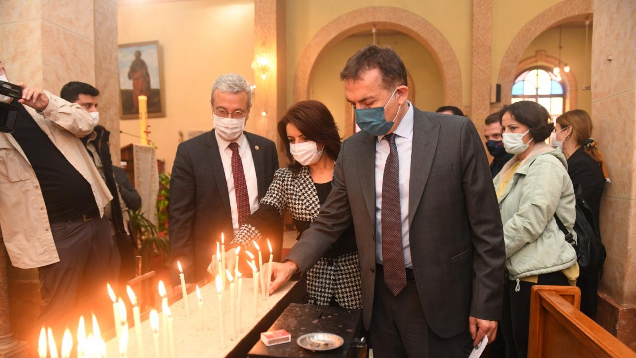 Başkan Özyiğit, Paskalya ayinine katıldı
