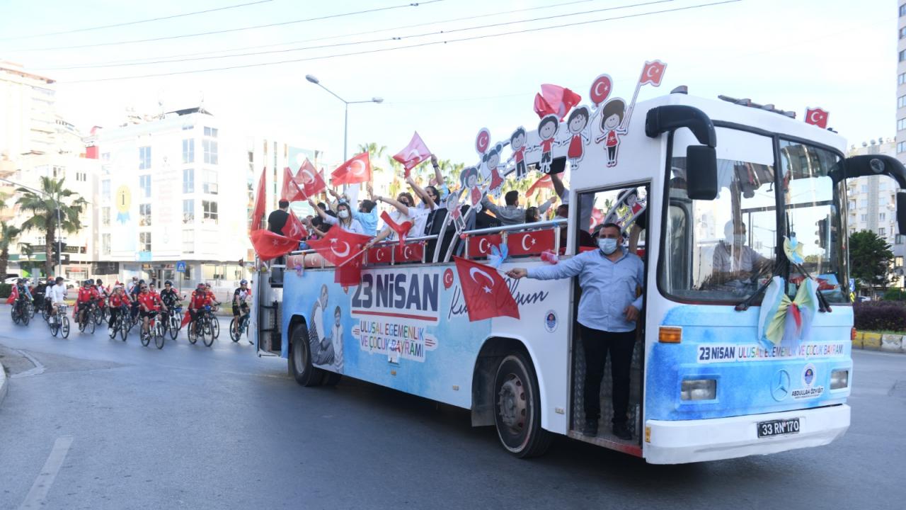 Yenişehir Belediyesi bayram coşkusunu tüm kente yaydı