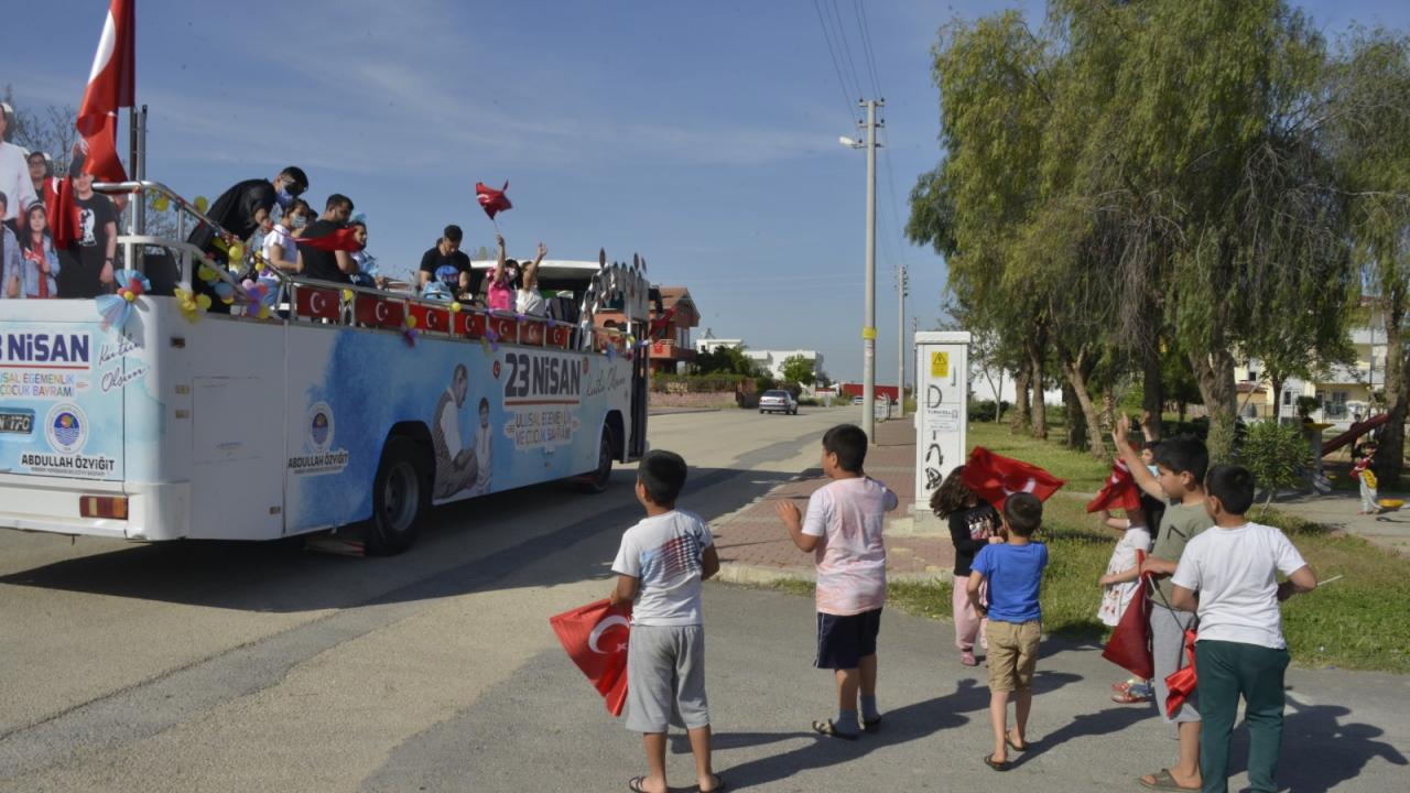 Yenişehir Belediyesi bayram coşkusunu tüm kente yaydı