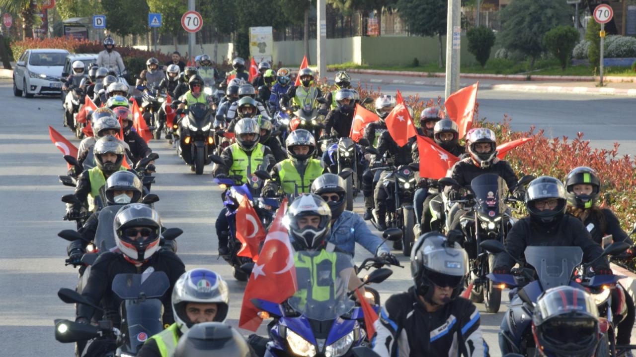 Yenişehir Belediyesi bayram coşkusunu tüm kente yaydı