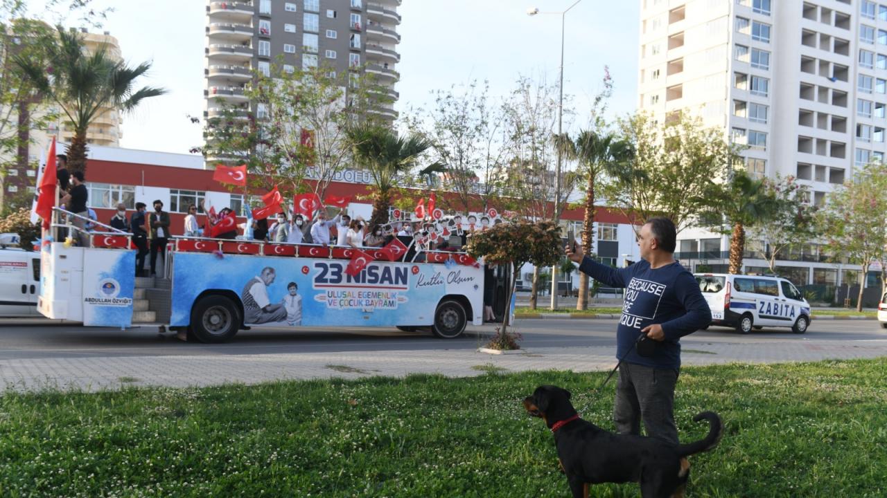 Yenişehir Belediyesi bayram coşkusunu tüm kente yaydı