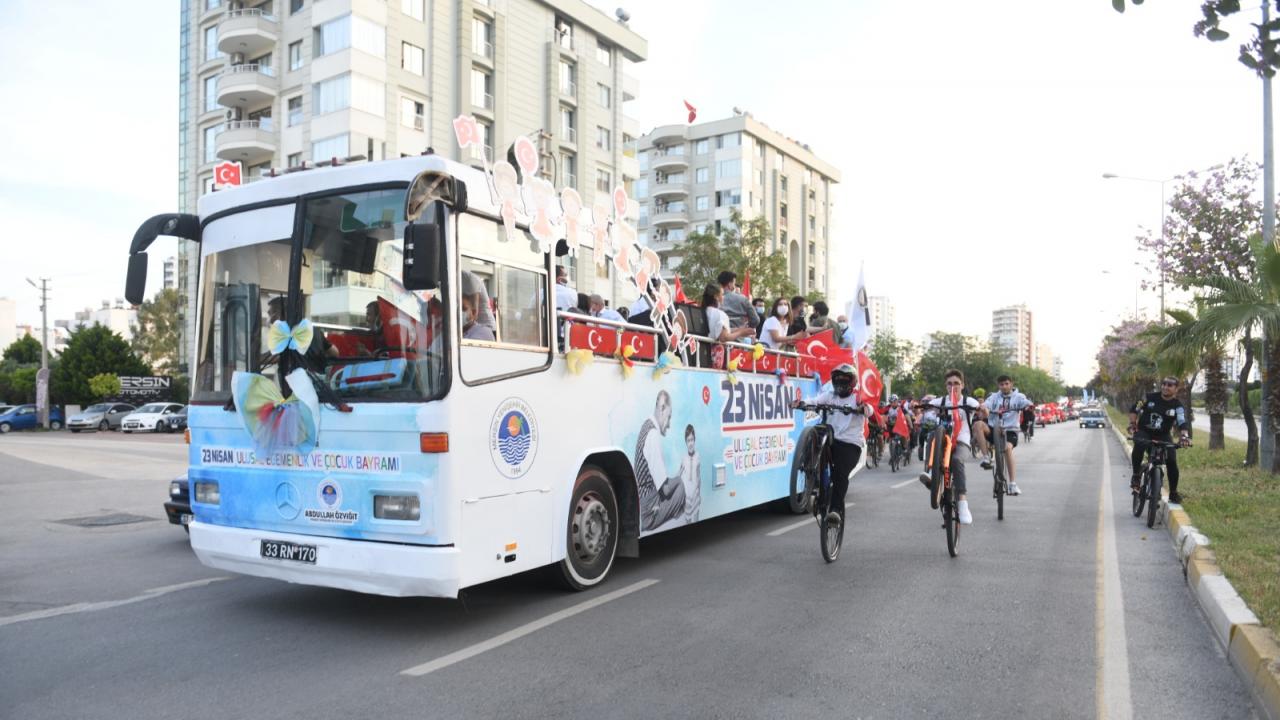 Yenişehir Belediyesi bayram coşkusunu tüm kente yaydı