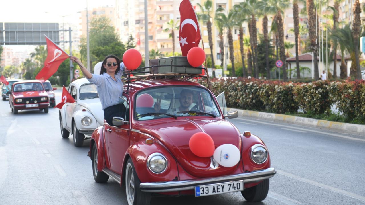 Yenişehir Belediyesi bayram coşkusunu tüm kente yaydı