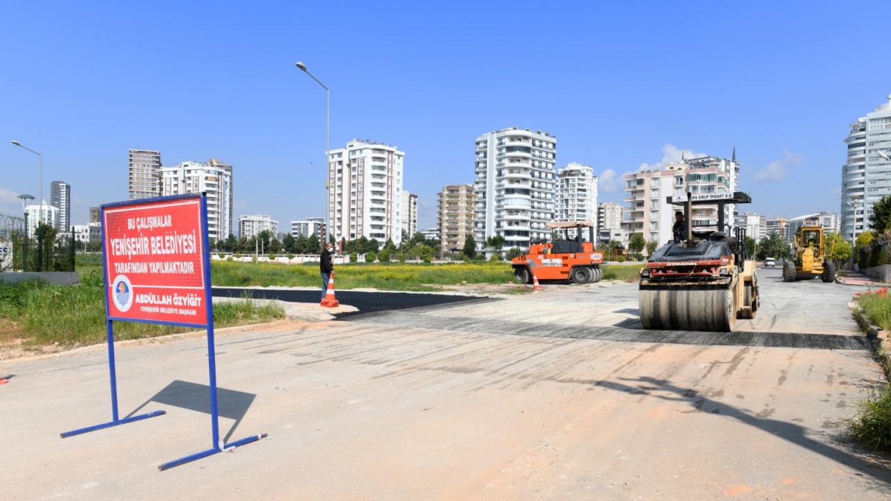 Yenişehir’de yol ve kaldırım yapım çalışmaları sürüyor