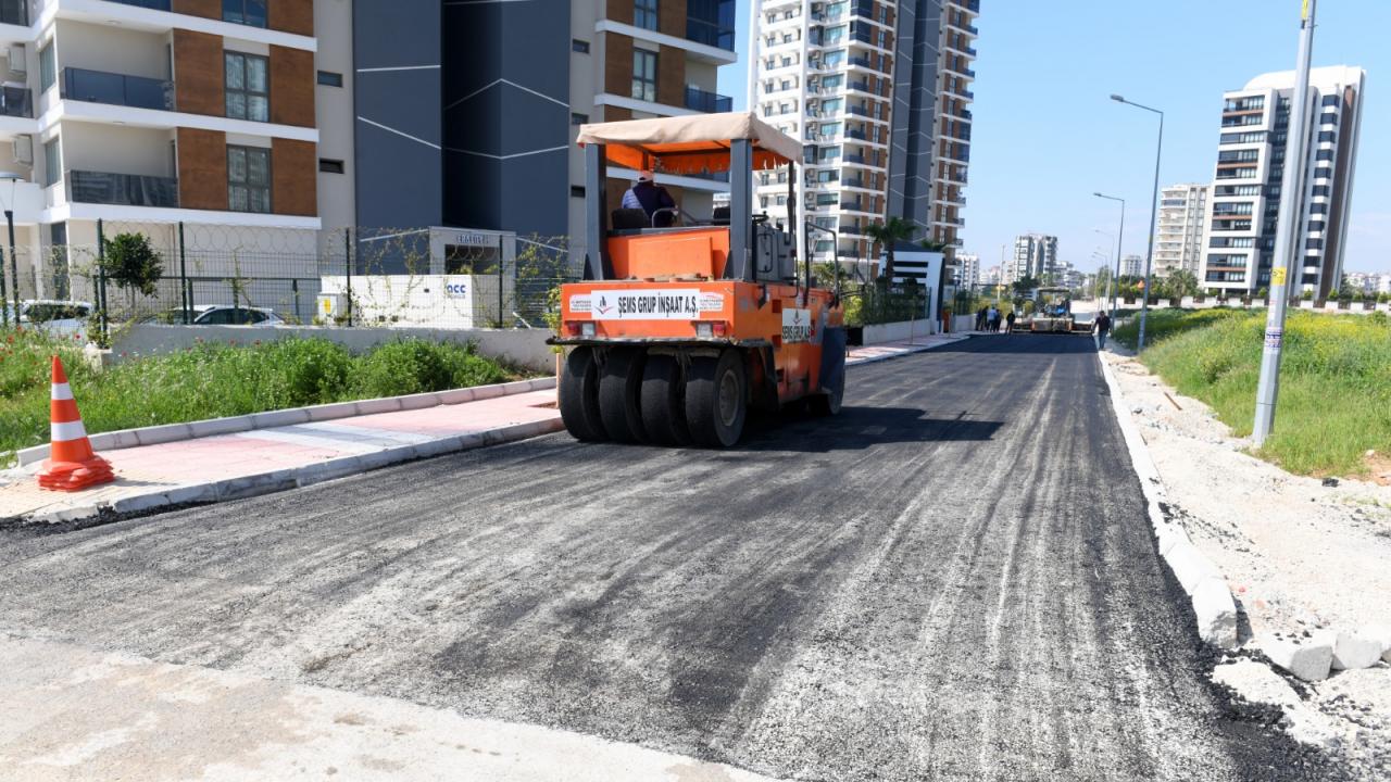 Yenişehir’de yol ve kaldırım yapım çalışmaları sürüyor