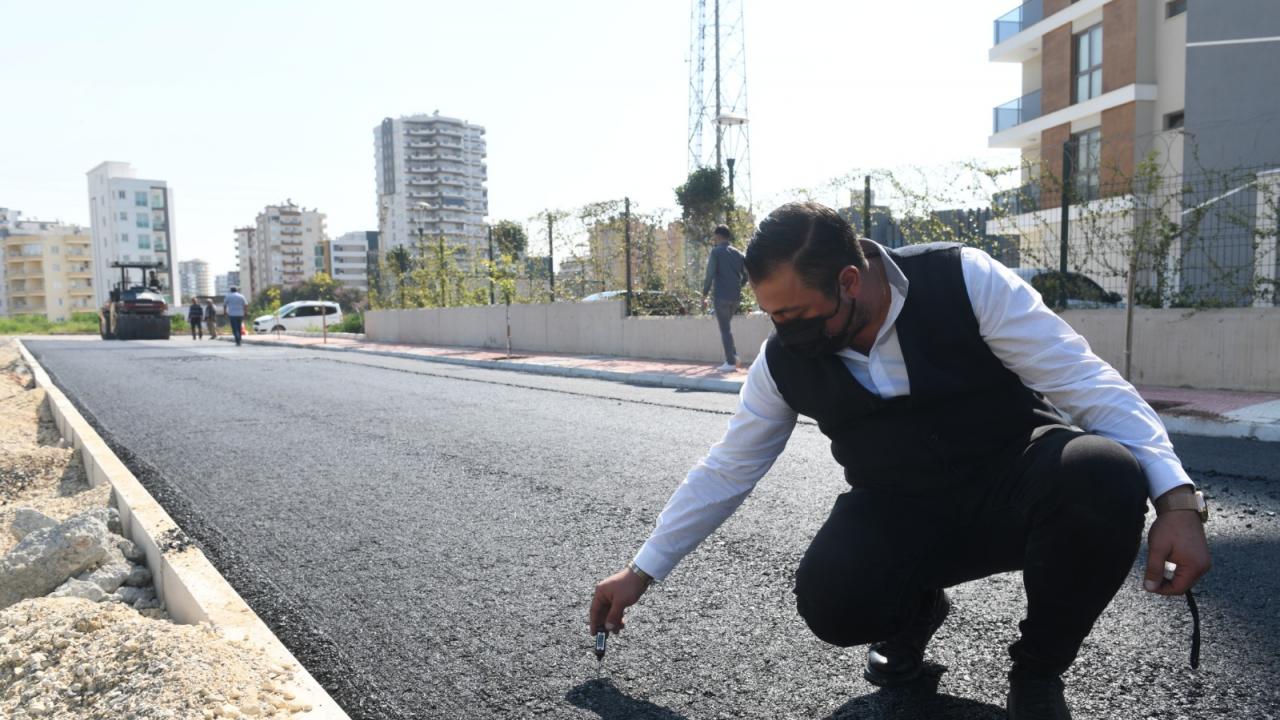 Yenişehir’de yol ve kaldırım yapım çalışmaları sürüyor