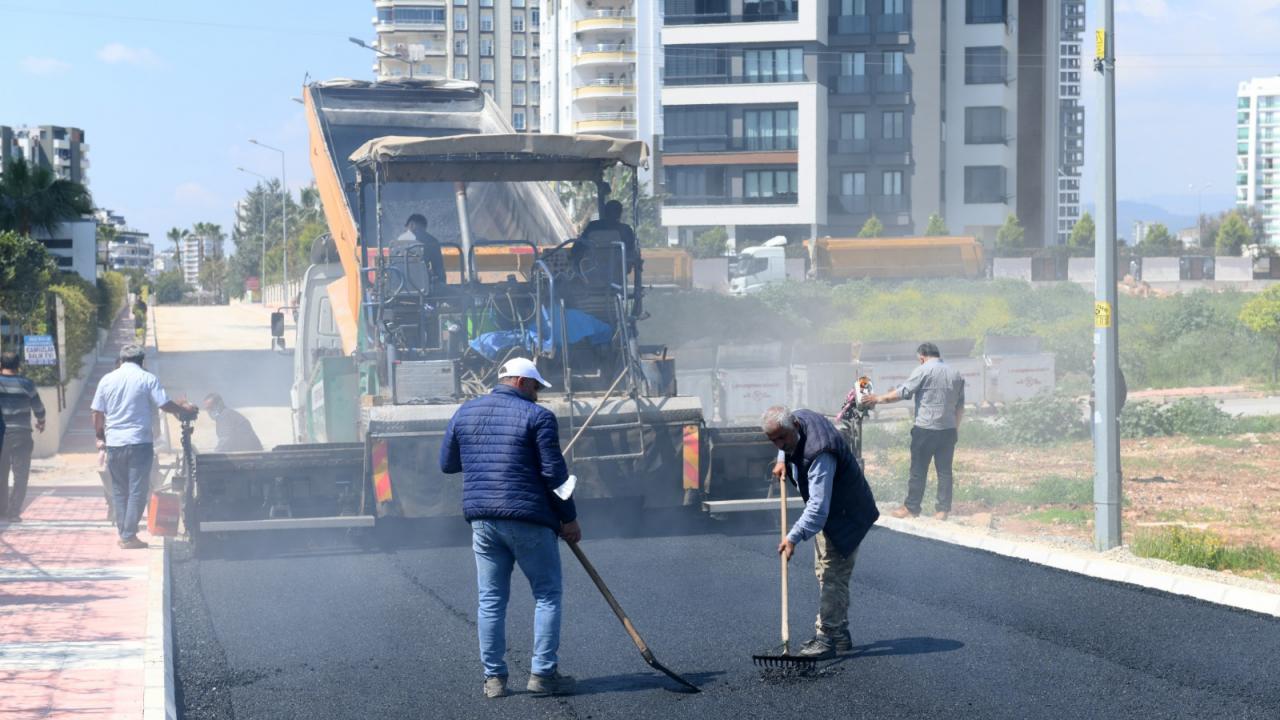 Yenişehir’de yol ve kaldırım yapım çalışmaları sürüyor