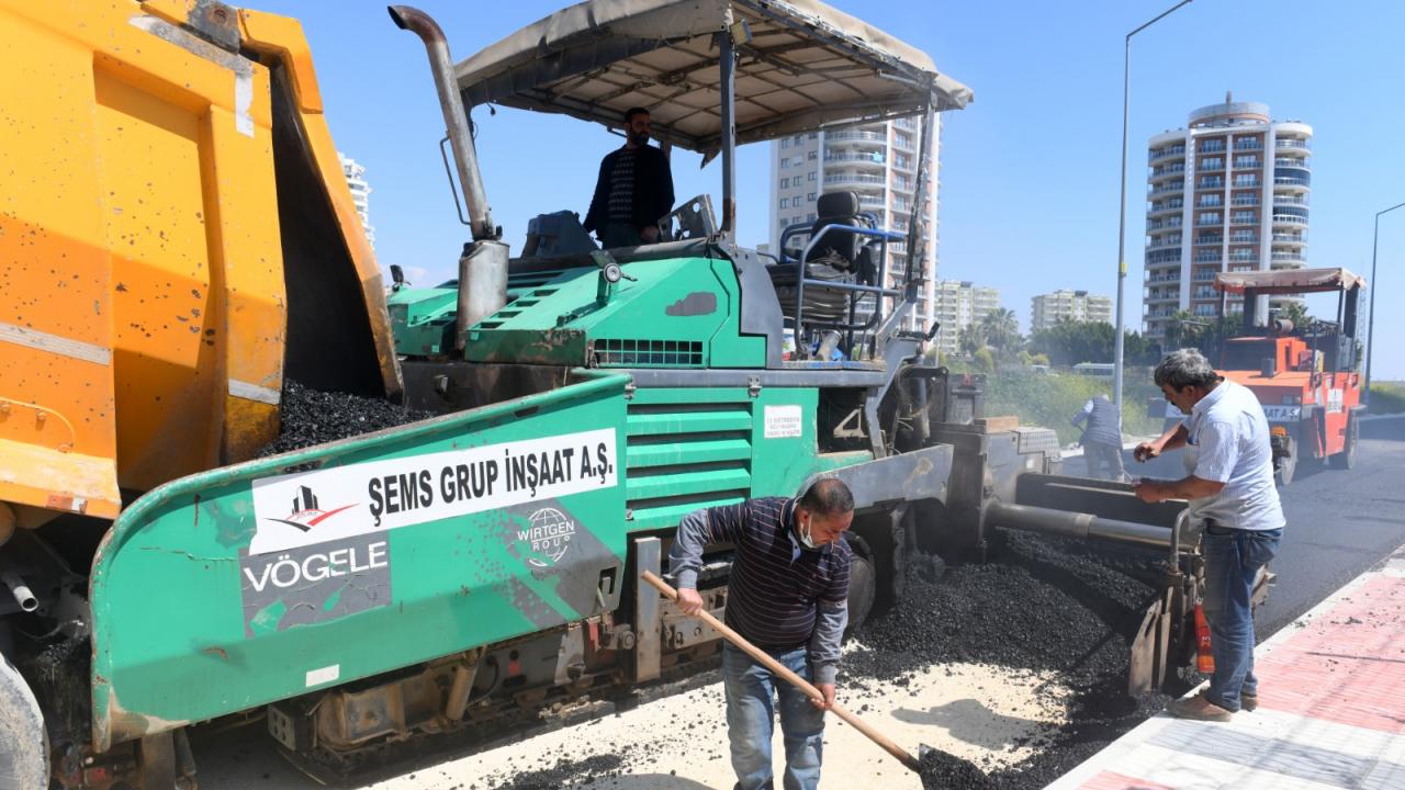Yenişehir’de yol ve kaldırım yapım çalışmaları sürüyor