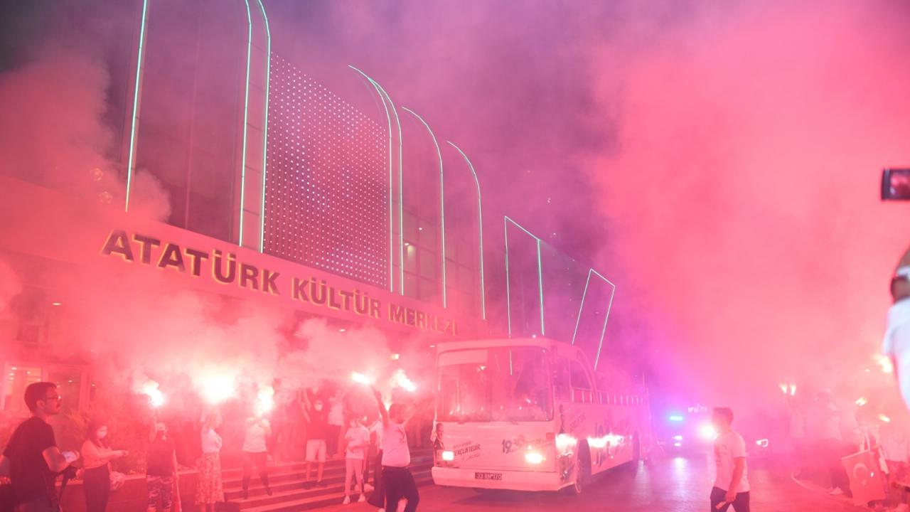 19 Mayıs coşkusu tüm kente yayıldı