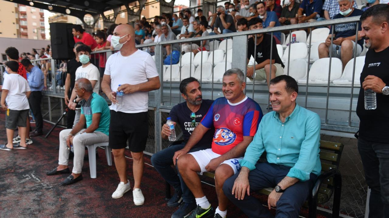 Yıldızlar “Bahar Futbol Turnuvası’nda” miniklerle buluştu