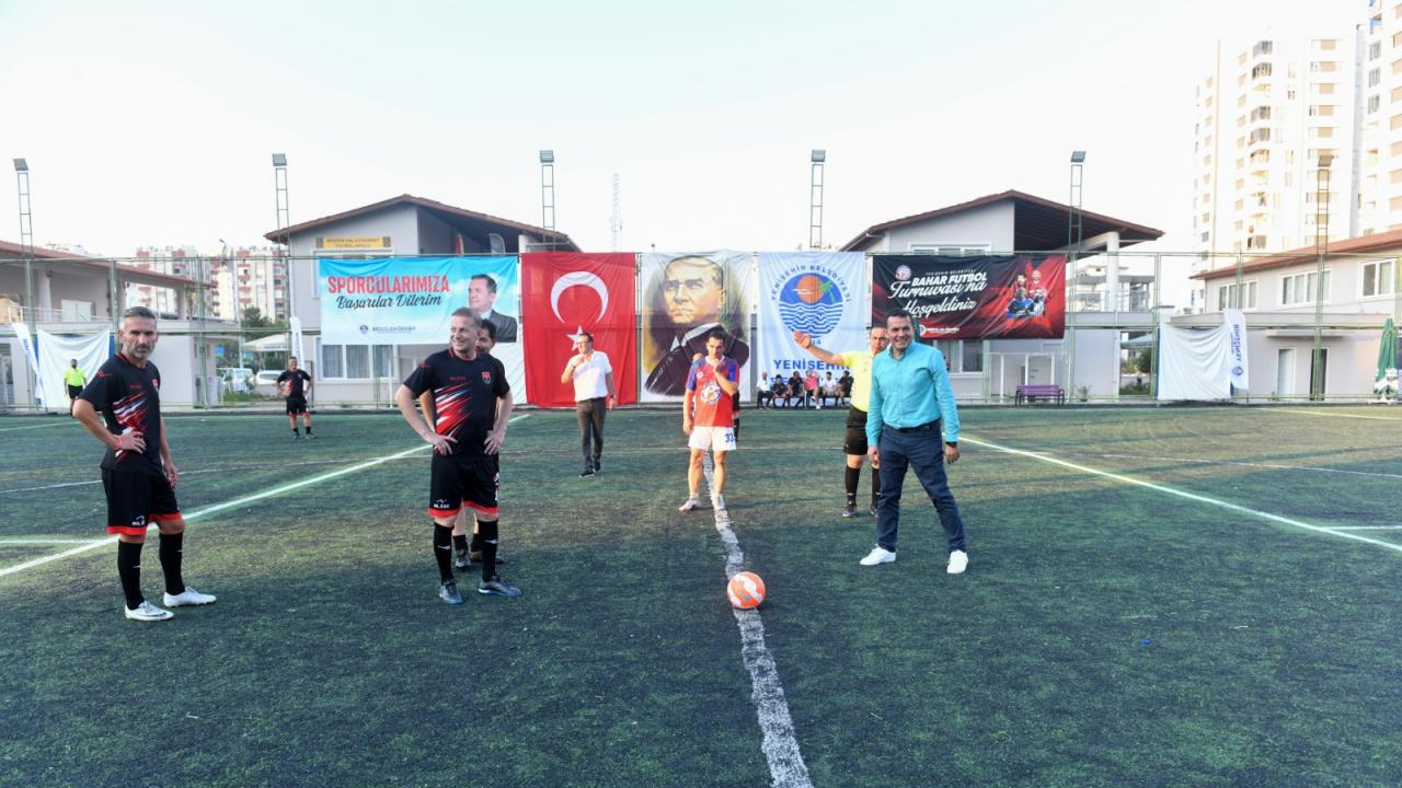 Yıldızlar “Bahar Futbol Turnuvası’nda” miniklerle buluştu