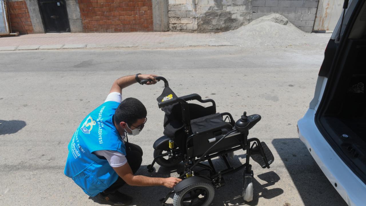 Yenişehir Belediyesinden engelli bireylere akülü sandalye