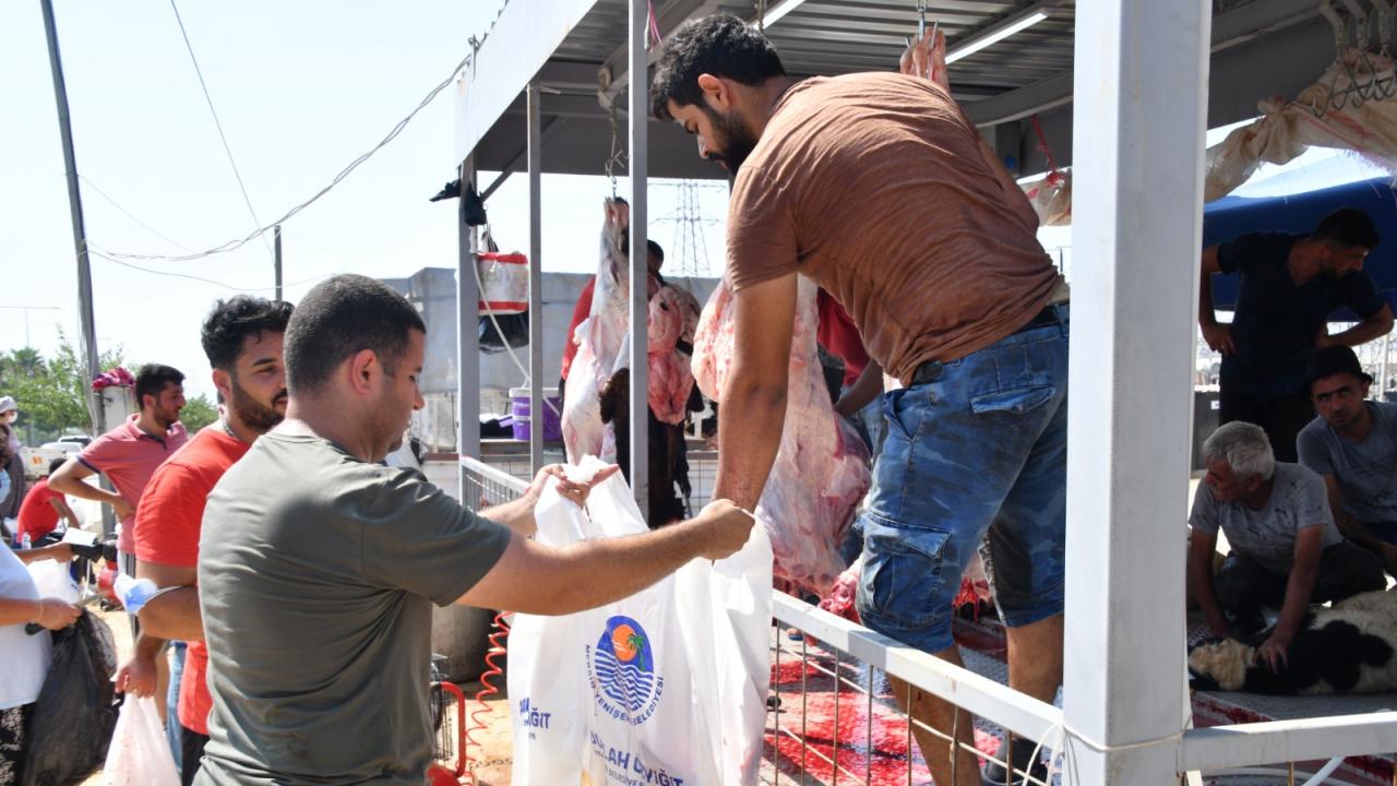 Yenişehir Belediyesi, mobil kesim alanında poşet dağıttı