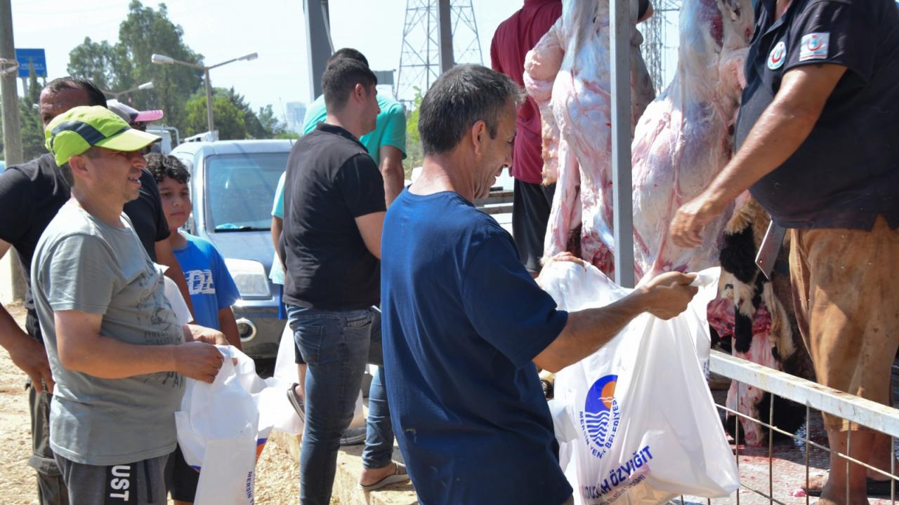 Yenişehir Belediyesi, mobil kesim alanında poşet dağıttı