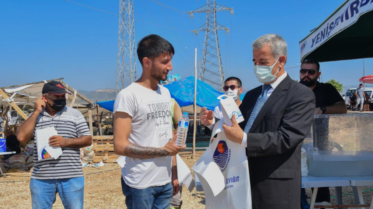 Yenişehir Belediyesi, mobil kesim alanında poşet dağıttı