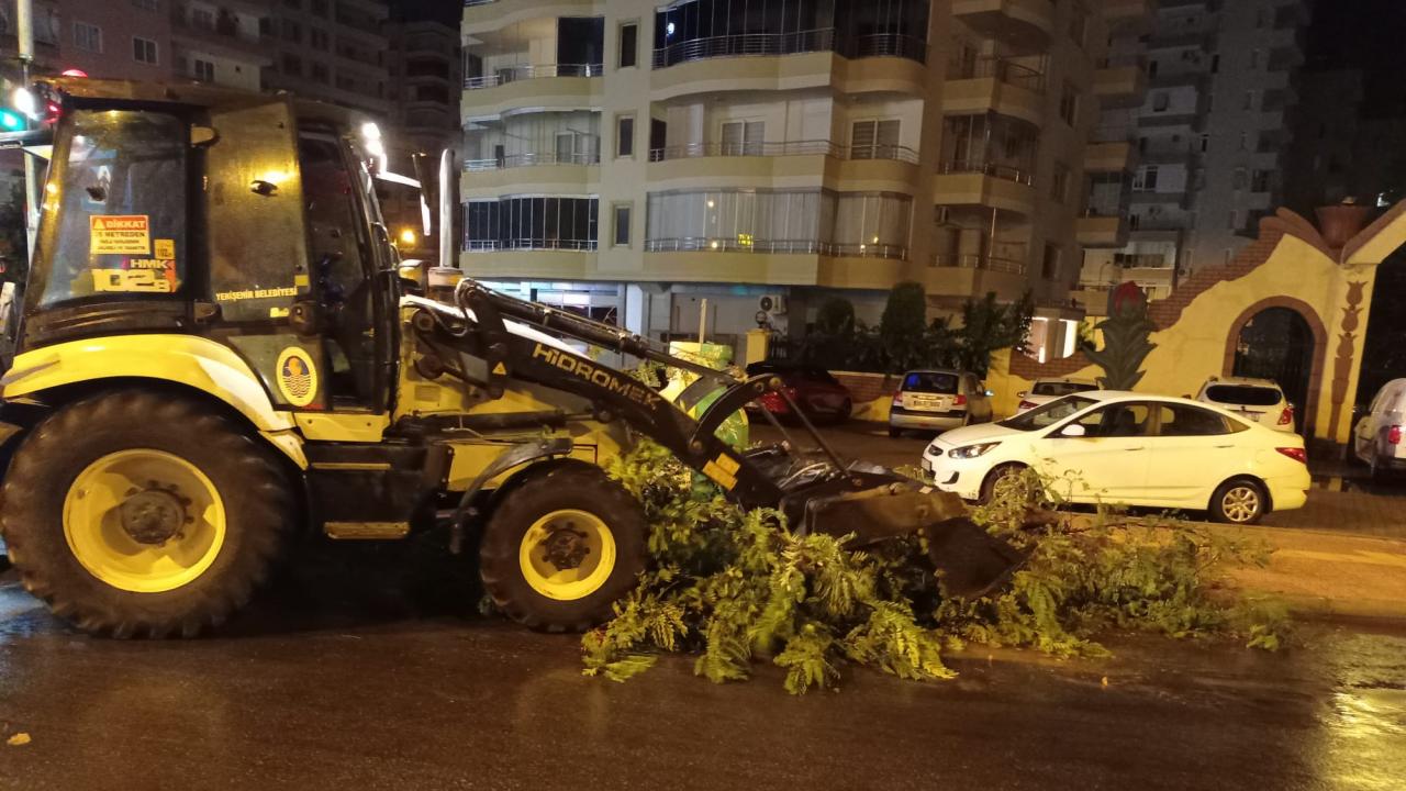 Yenişehir Belediyesi hasar tespit çalışması yapıyor