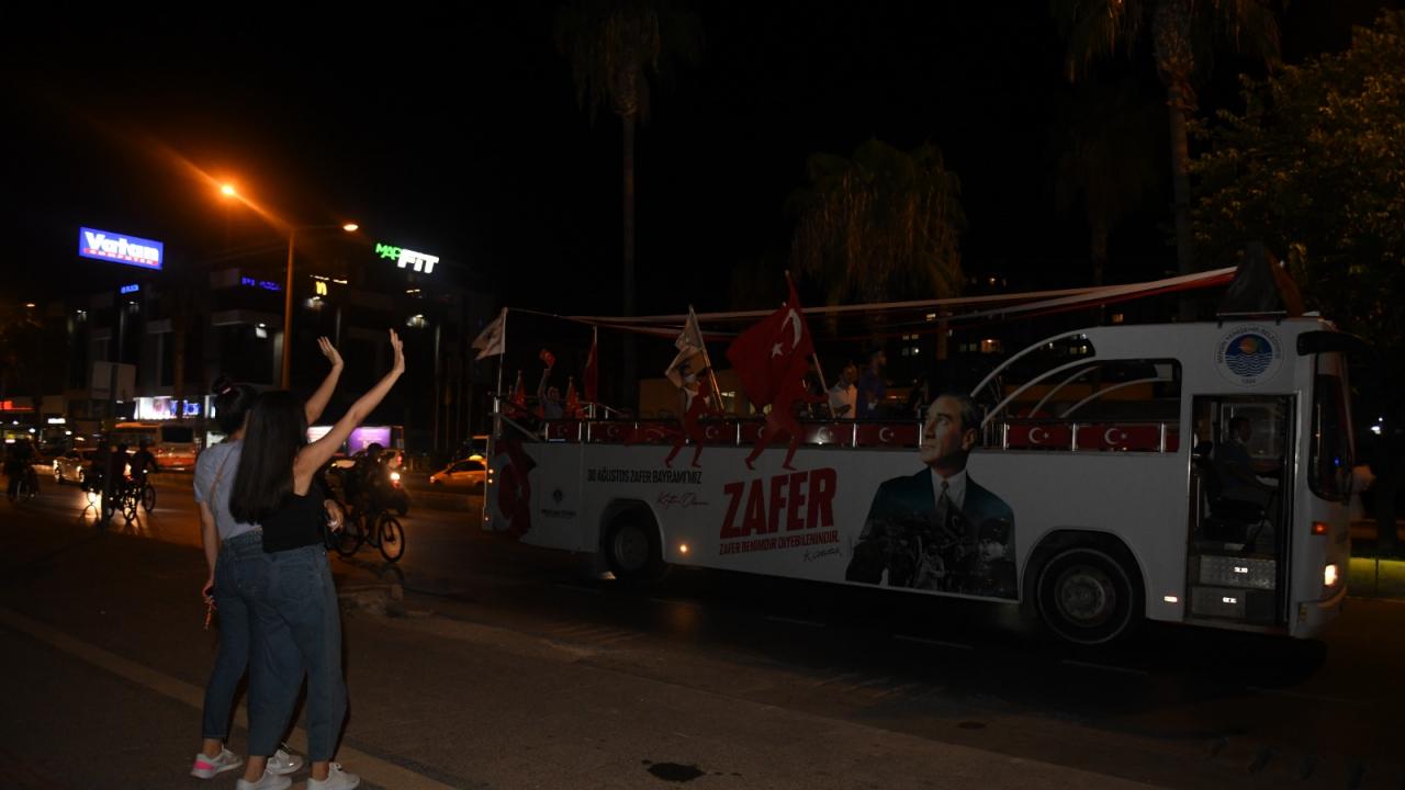 Yenişehir Belediyesinden Zafer Bayramı korteji