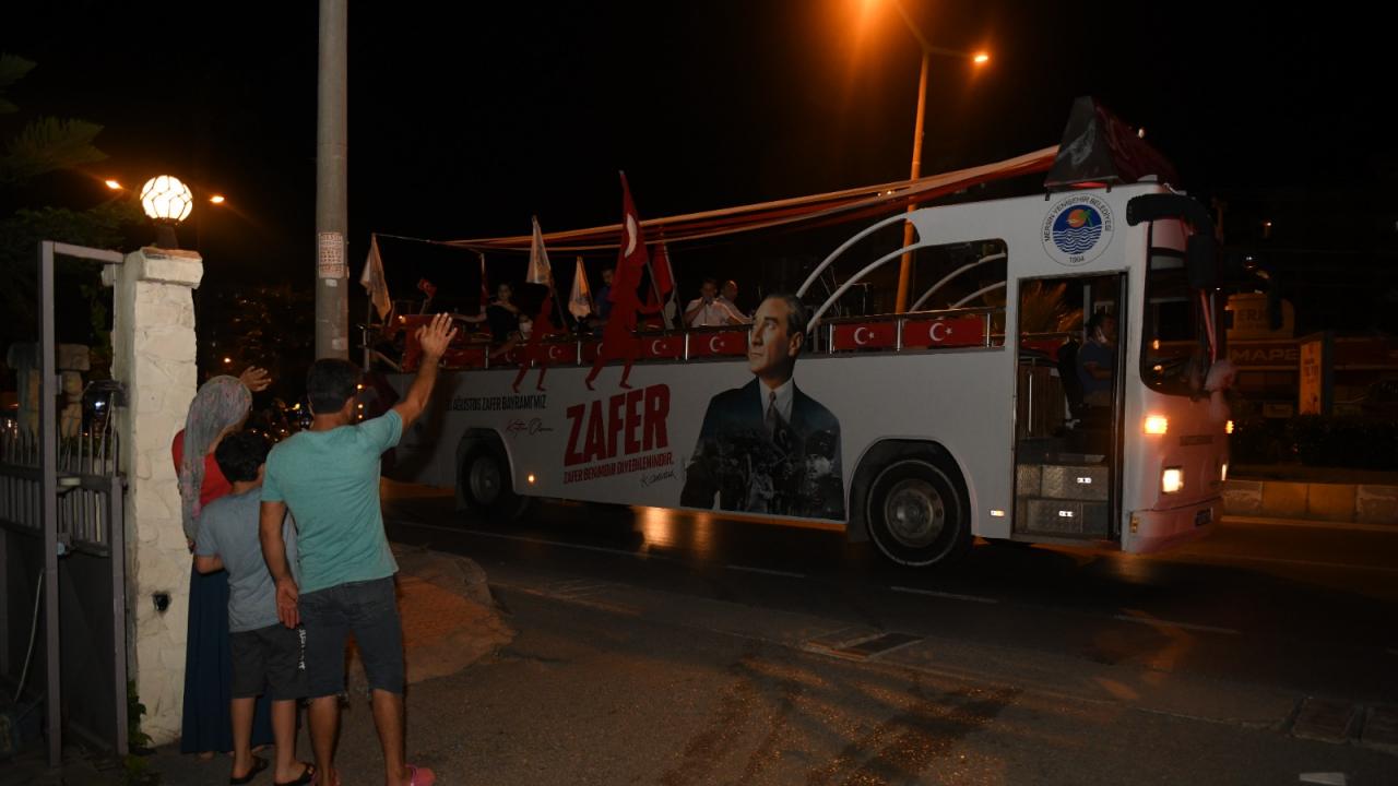 Yenişehir Belediyesinden Zafer Bayramı korteji