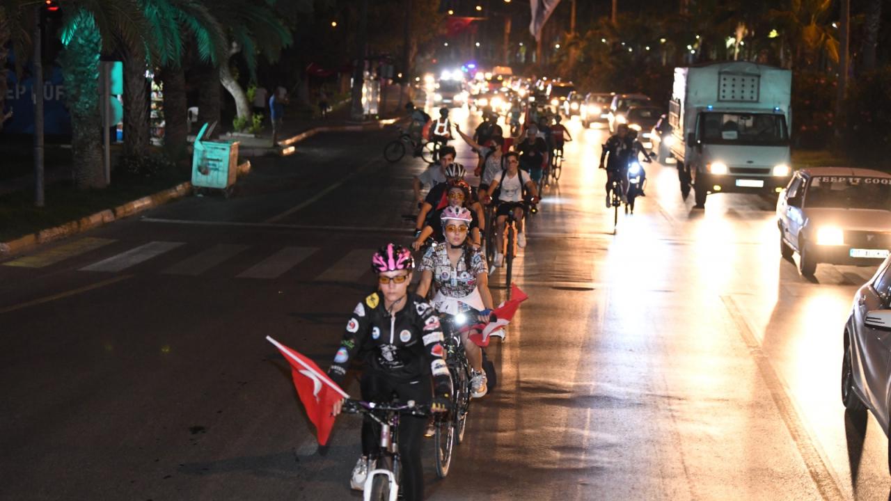 Yenişehir Belediyesinden Zafer Bayramı korteji