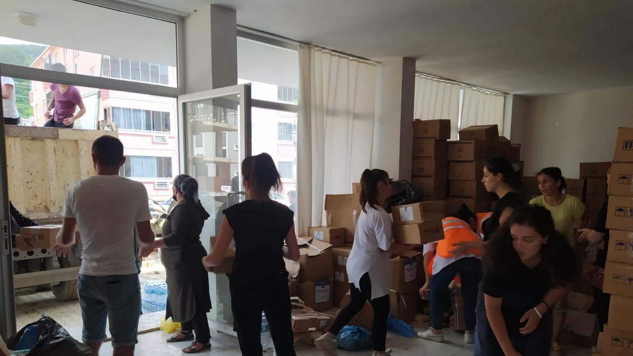 Yenişehir Belediyesinin yardım malzemeleri sel bölgesine ulaştı 