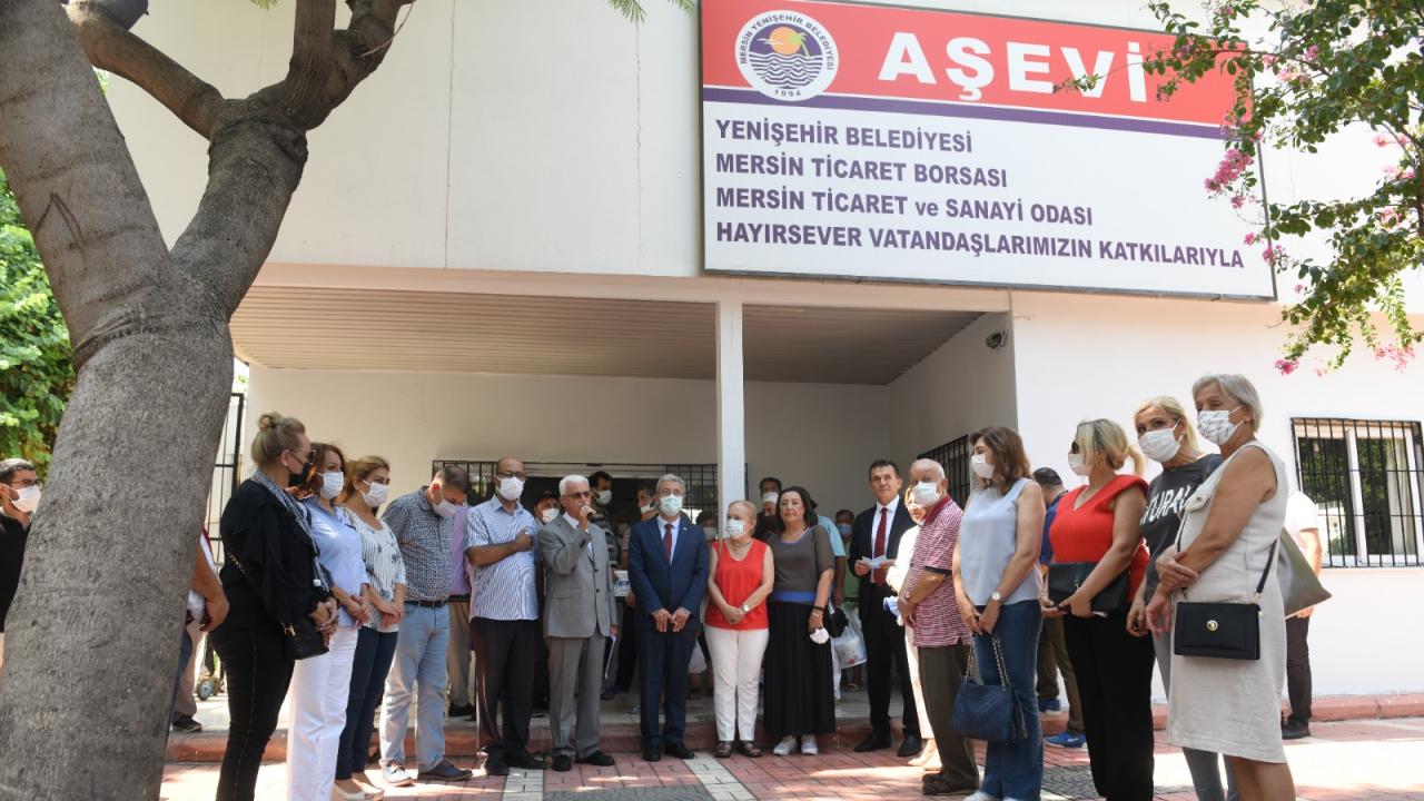 Yenişehir  Belediyesi Aşevi'nde vatandaşlara aşure ikramı