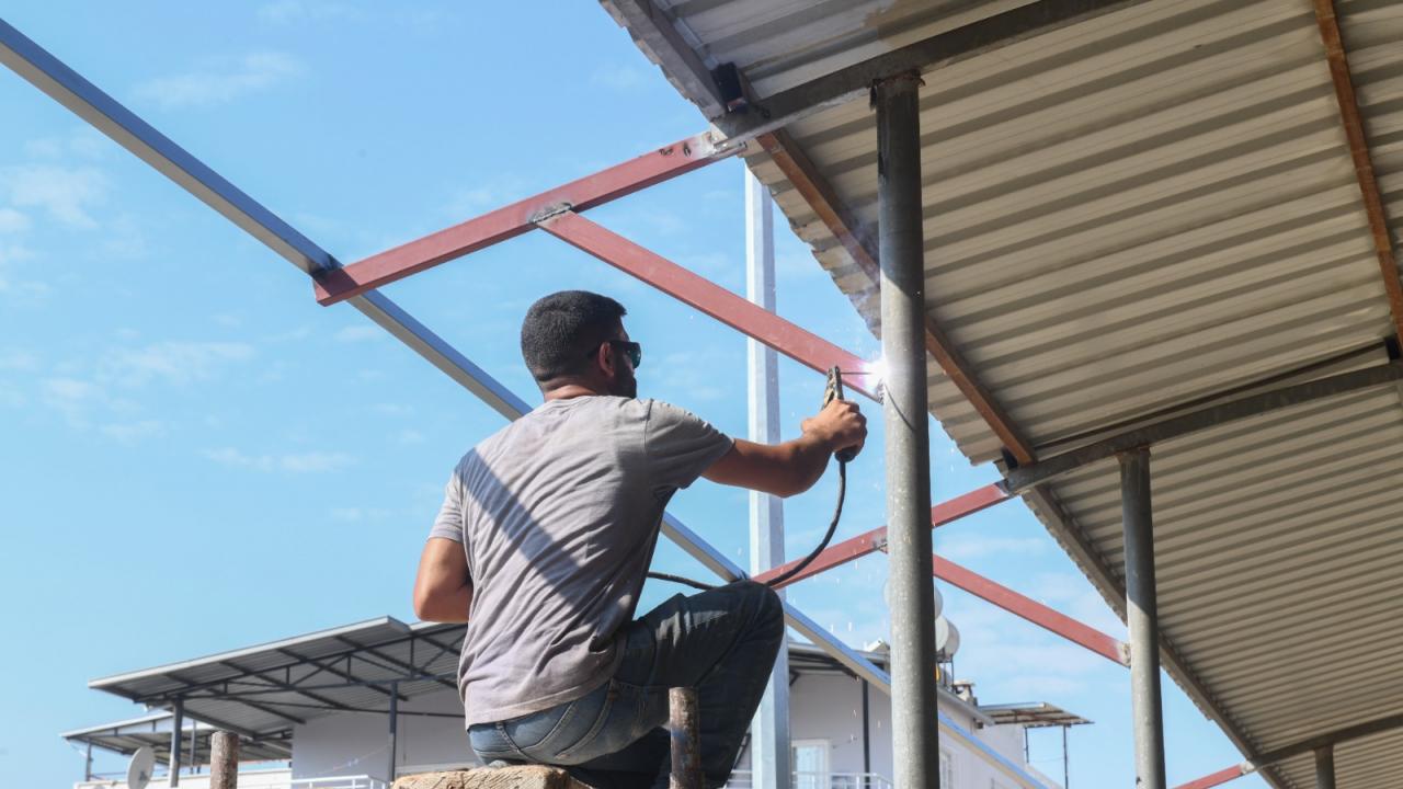 Yenişehir Belediyesinden semt pazarlarında bakım ve onarım çalışması