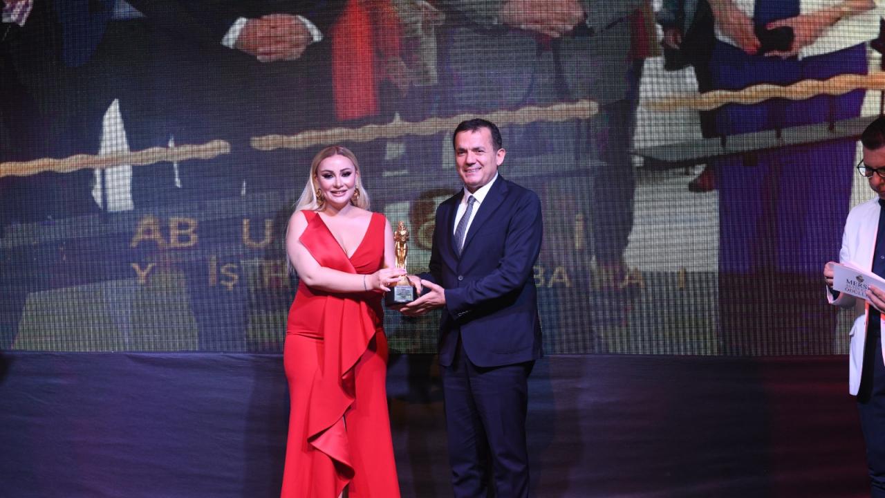 Başkan Abdullah Özyiğit’e “Yılın Belediye Başkanı Ödülü” verildi