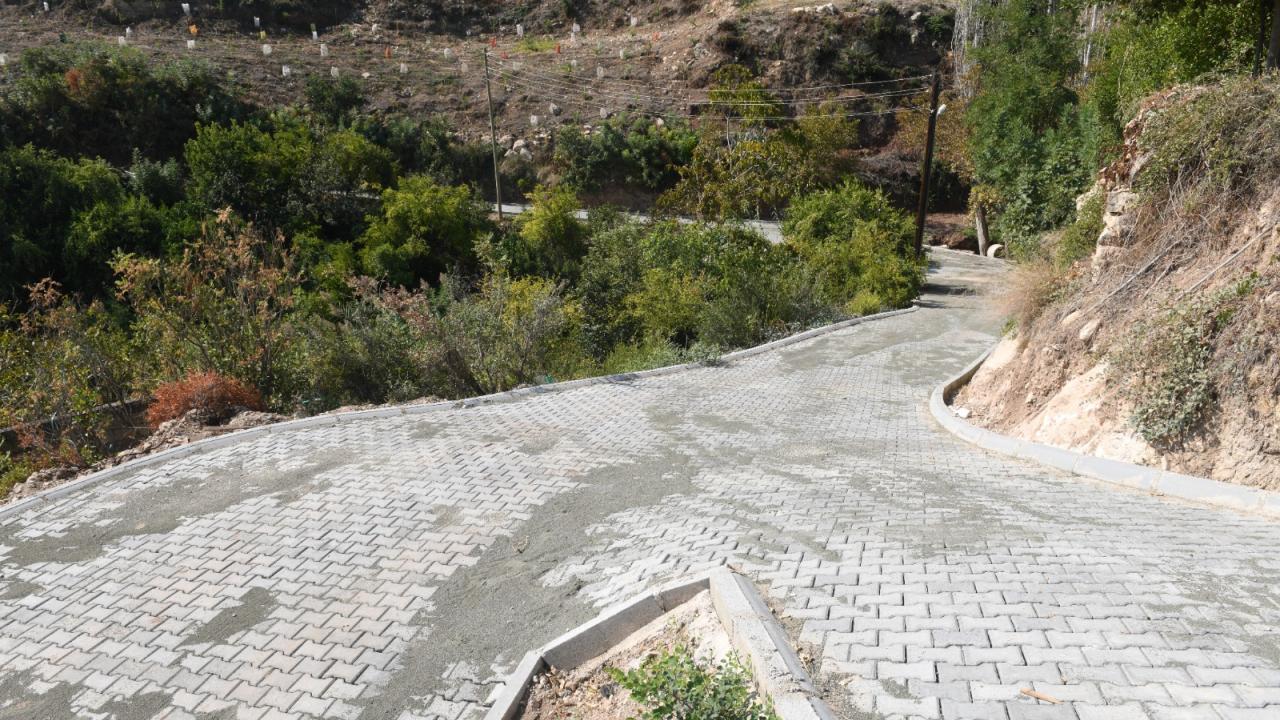 Yenişehir Belediyesi kırsal mahallelerin yol sorununu çözüyor