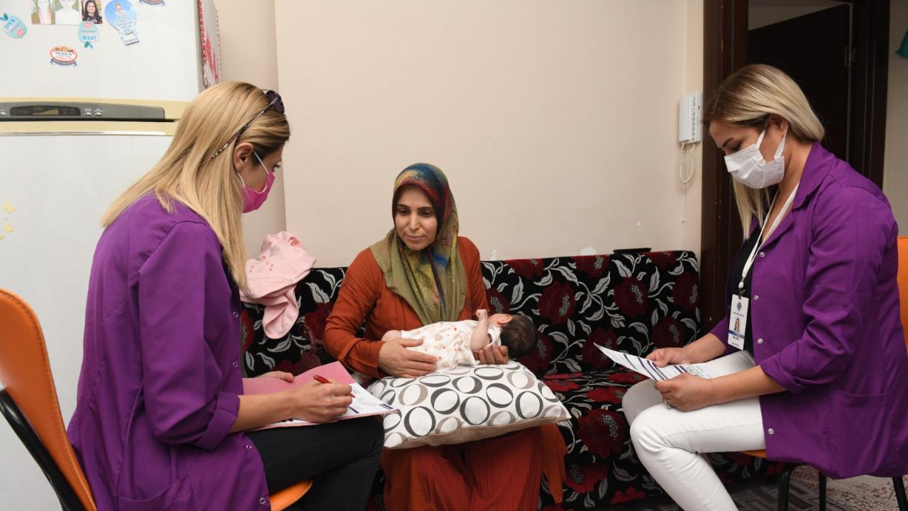 Yenişehir Belediyesi yeni doğan bebeklerin yanında