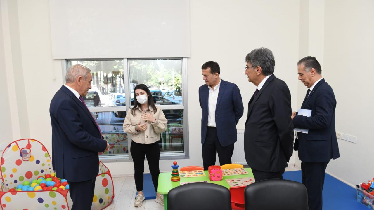 CHP’li milletvekilleri Yenişehir Belediyesi Akademiye ziyaret etti