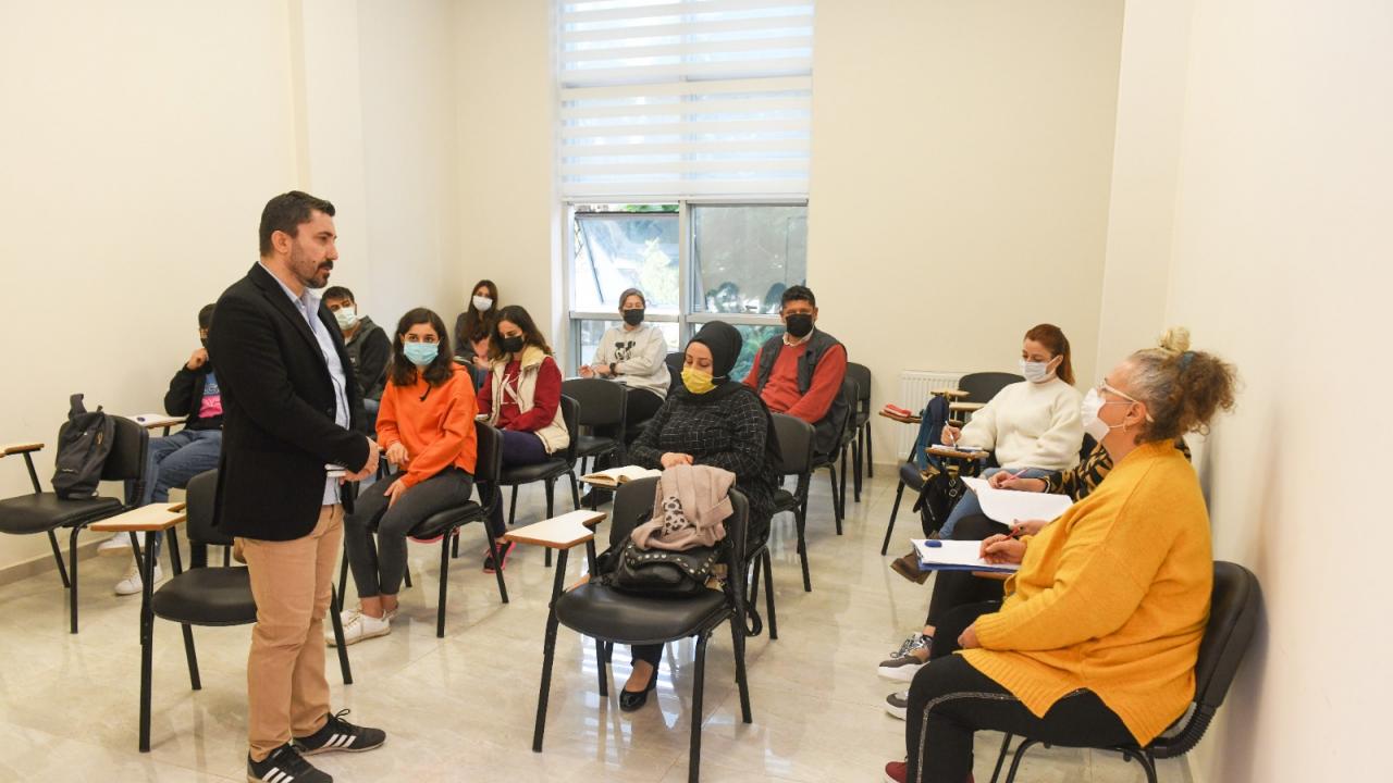 Yenişehir Belediyesinin ücretsiz dil kursları devam ediyor