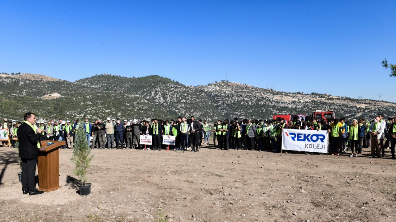 Yenişehir Emirler Mahallesi’nde 22 bin fidan toprakla buluştu