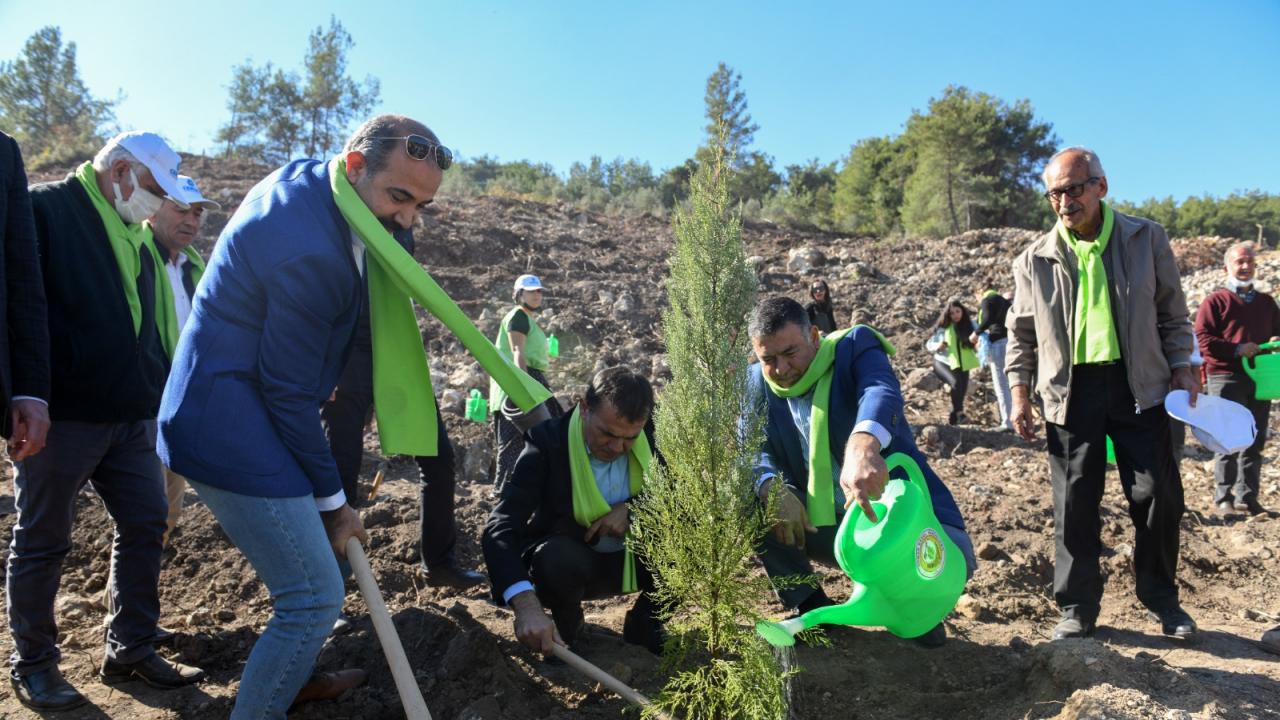 Yenişehir Emirler Mahallesi’nde 22 bin fidan toprakla buluştu