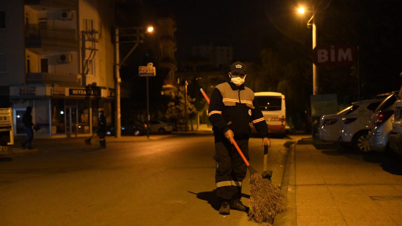 Yenişehir’de temizlik mesaisi gün doğmadan başlıyor