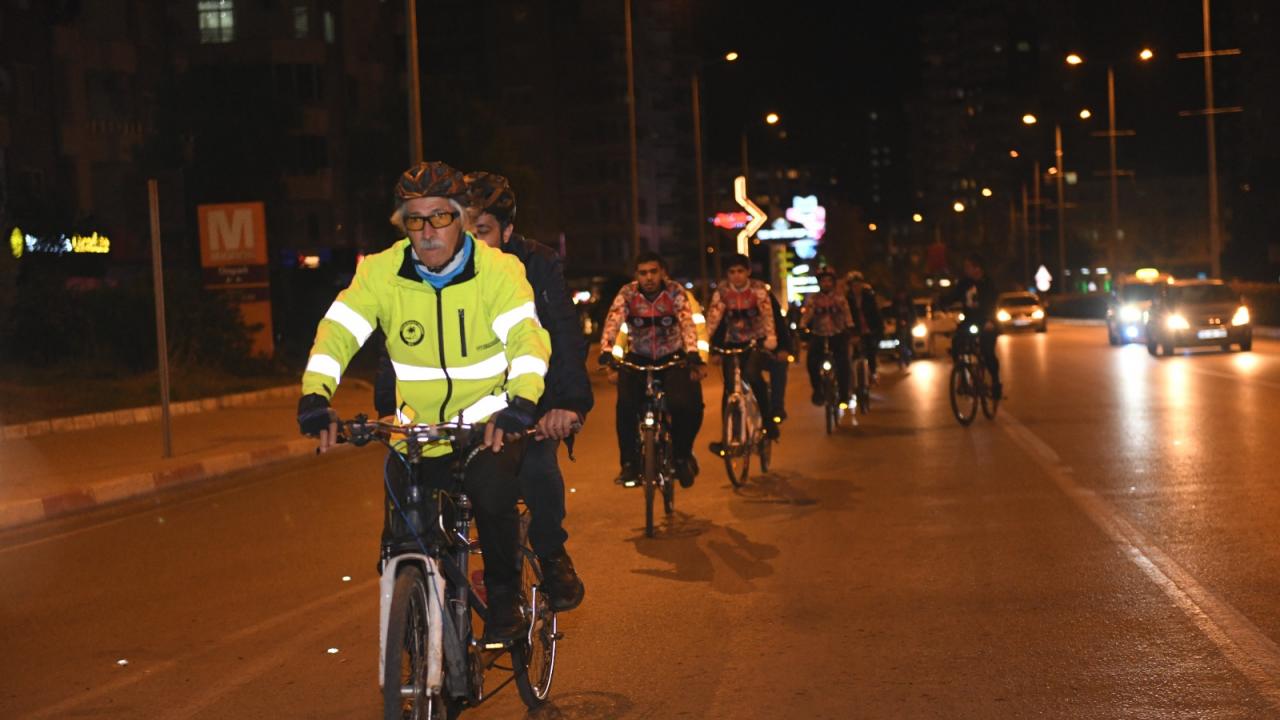 Engellere karşı pedal çevirdiler