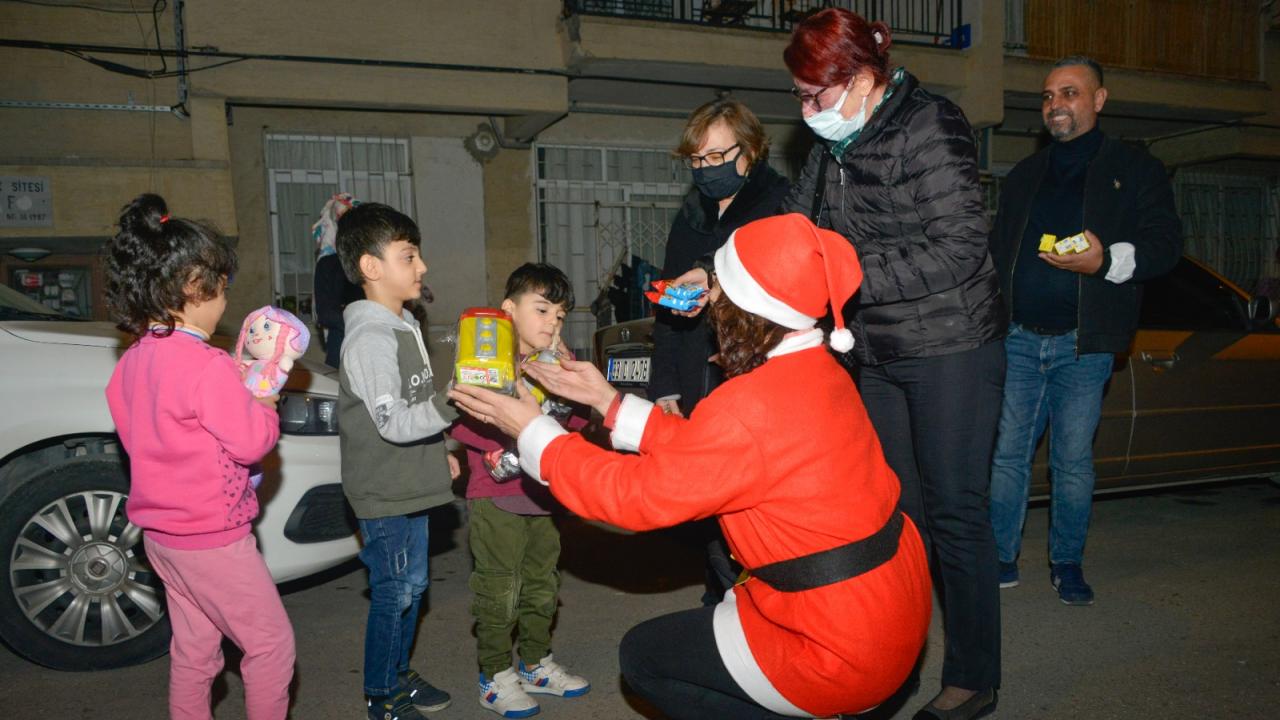 Yenişehir’de çocuklara sürpriz yeni yıl hediyesi 