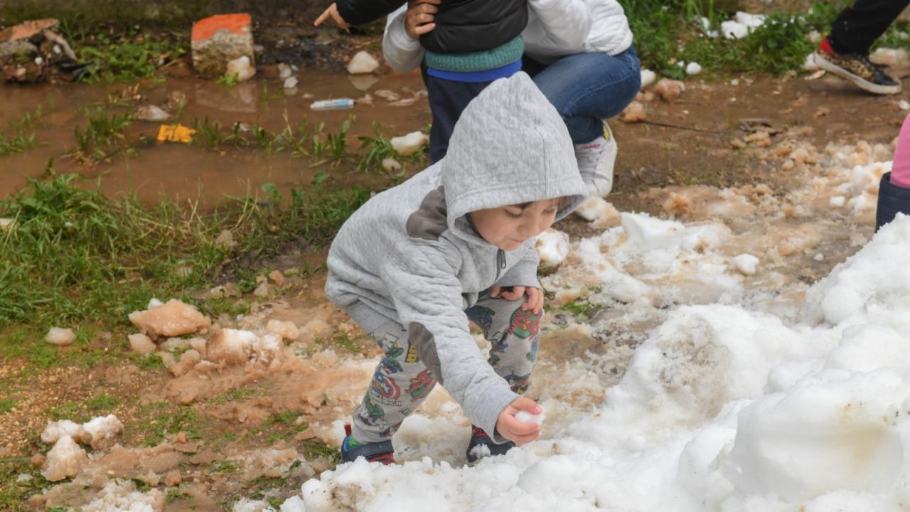 Yenişehir Belediyesi çocuklara kar sevinci yaşattı 