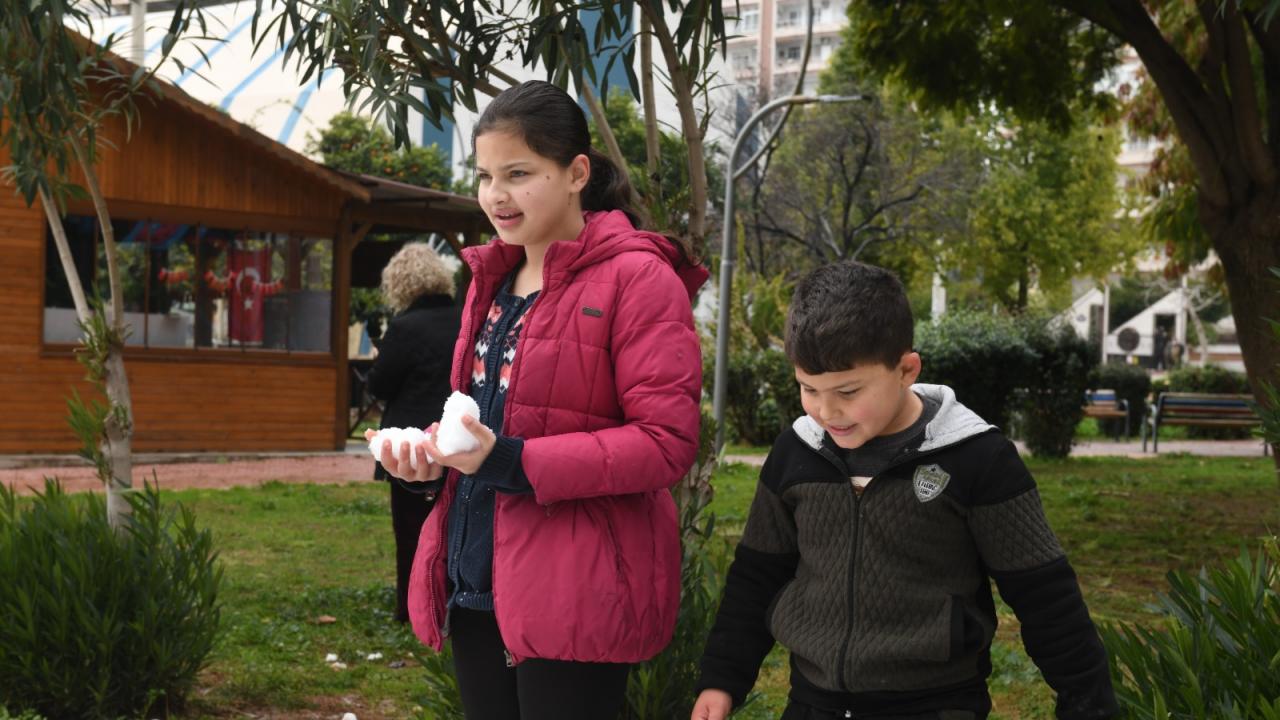 Yenişehir Belediyesi çocuklara kar sevinci yaşattı 