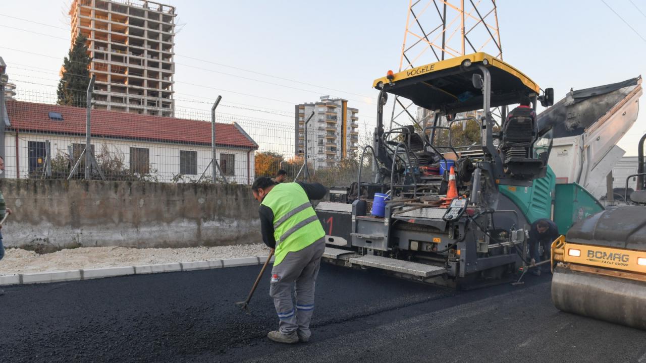 Başkan Özyiğit “Yıl sonuna kadar 25 bin ton asfalt serimi yapacağız” 