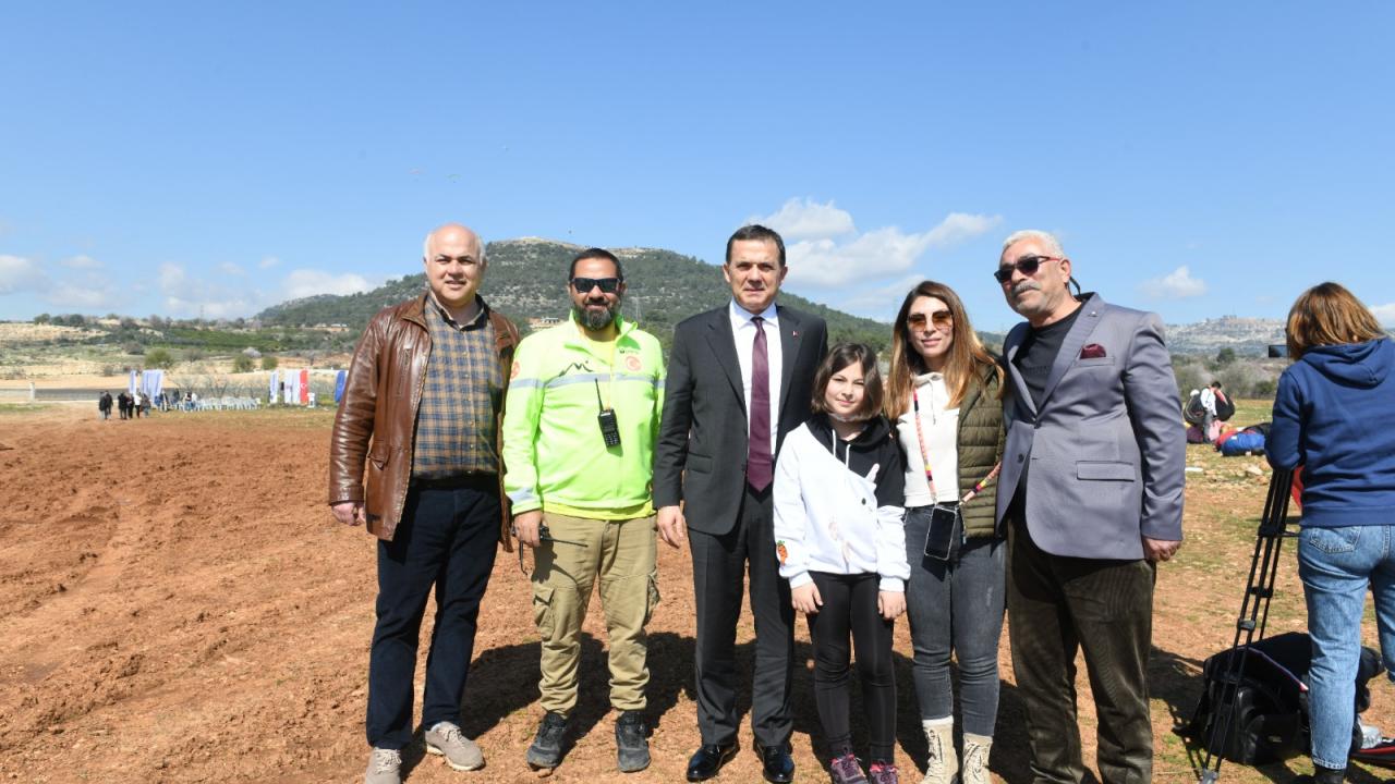 Başkan Özyiğit, “İstanbul’da Pierre Loti varsa Yenişehir’de de Gelincik Tepesi var”