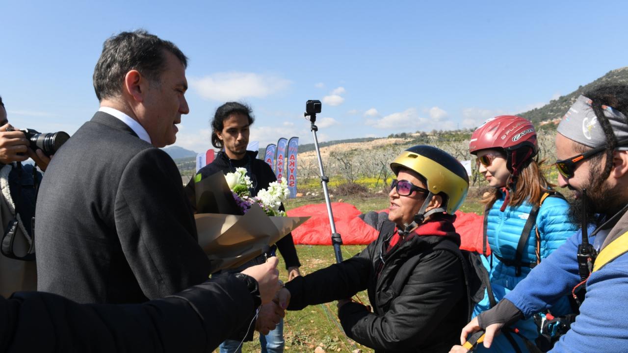 Başkan Özyiğit, “İstanbul’da Pierre Loti varsa Yenişehir’de de Gelincik Tepesi var”