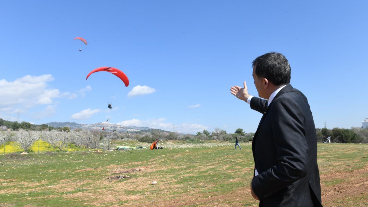 Başkan Özyiğit, “İstanbul’da Pierre Loti varsa Yenişehir’de de Gelincik Tepesi var”