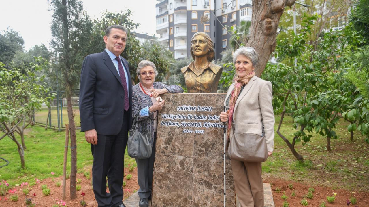 Başkan Özyiğit, Müfide İlhan’ın kızları Simla İlhan ve Ayla İlhan Börekçi ile buluştu