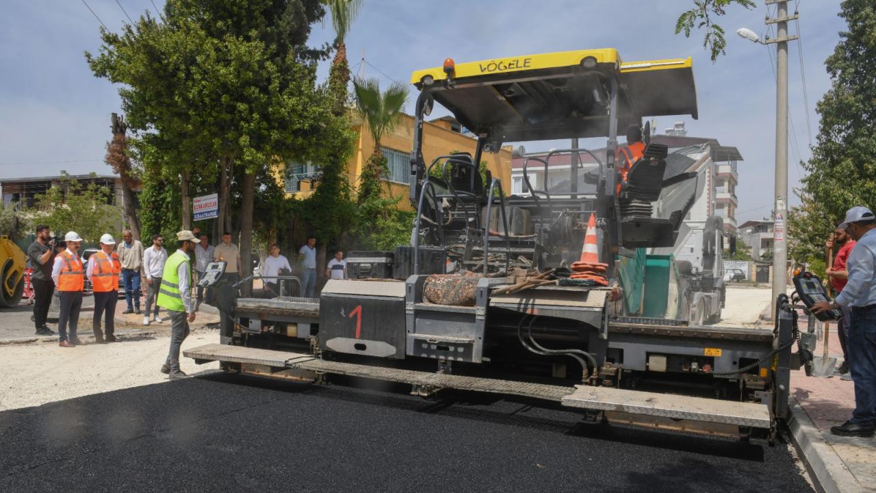 Başkan Abdullah Özyiğit yol yenileme çalışmalarını yerinde inceledi