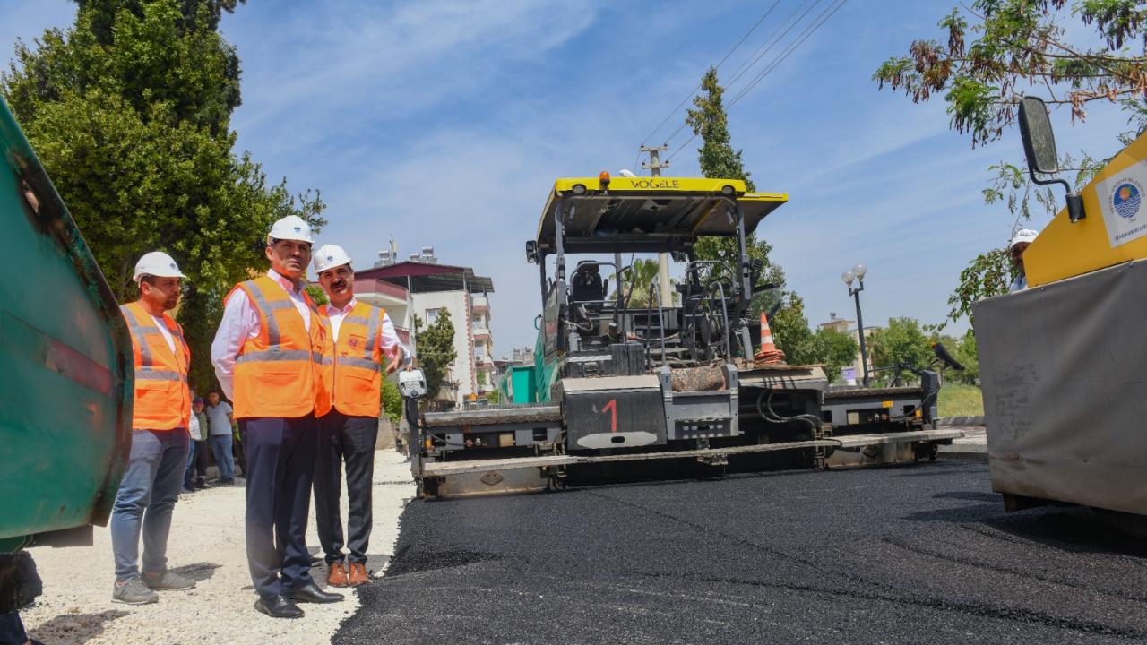 Başkan Abdullah Özyiğit yol yenileme çalışmalarını yerinde inceledi