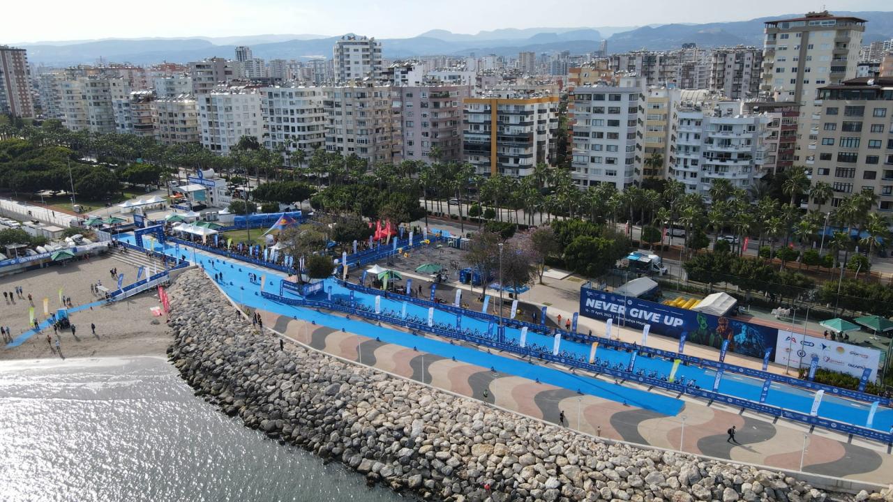 Mersin Yenişehir Triatlonu’nda ilk gün yarışları nefes kesti