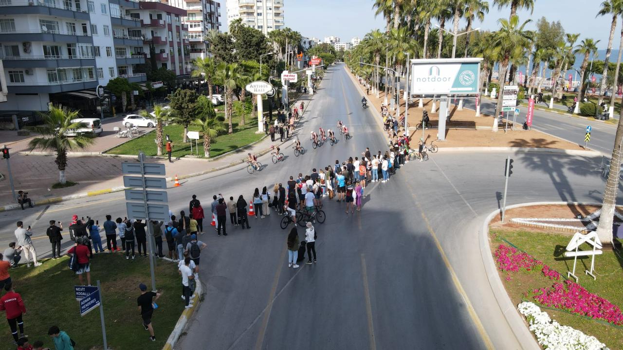 Mersin Yenişehir Triatlonu’nda ilk gün yarışları nefes kesti