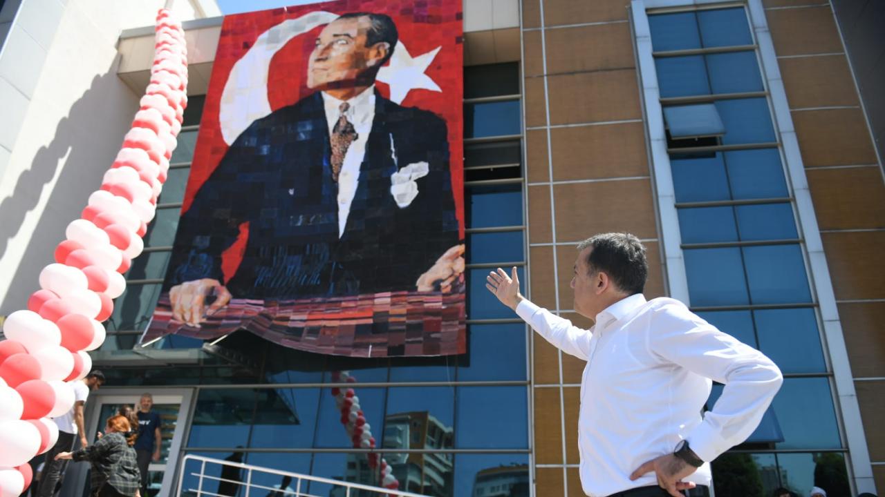 Yenişehir’de 1000 çocuğun fırçasından 1000 parçalık Atatürk portresi