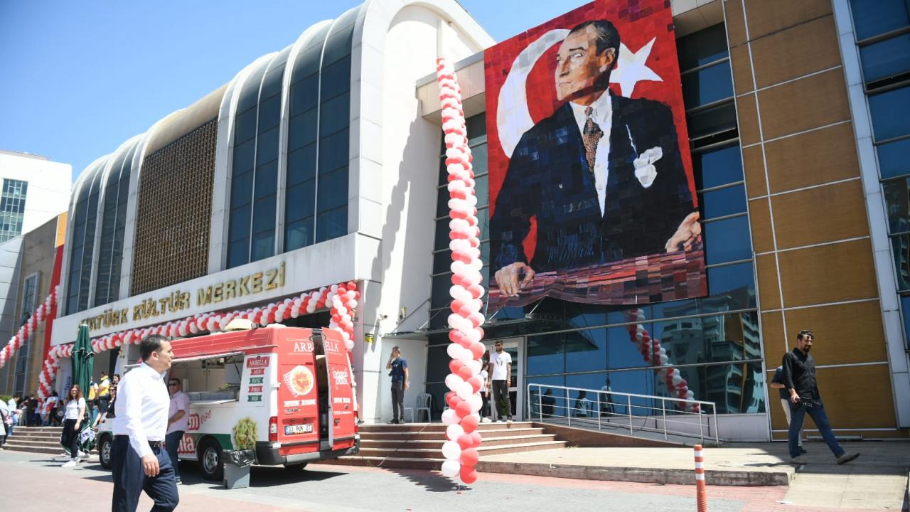 Yenişehir’de 1000 çocuğun fırçasından 1000 parçalık Atatürk portresi